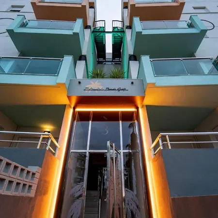 Views Apartment *